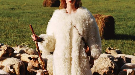 Giới trẻ Việt diện đồ ngắn xuống phố mùa đông